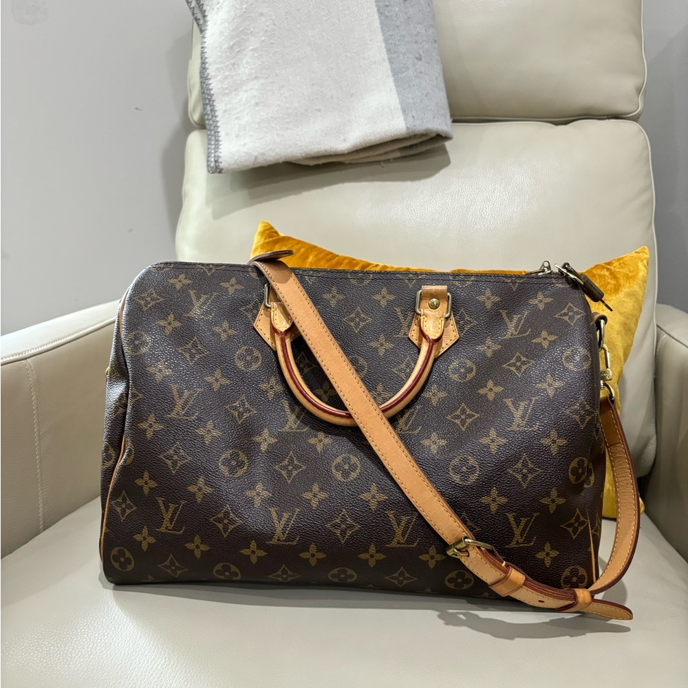 Louis Vuitton Monogram Speedy Bandoulière 35